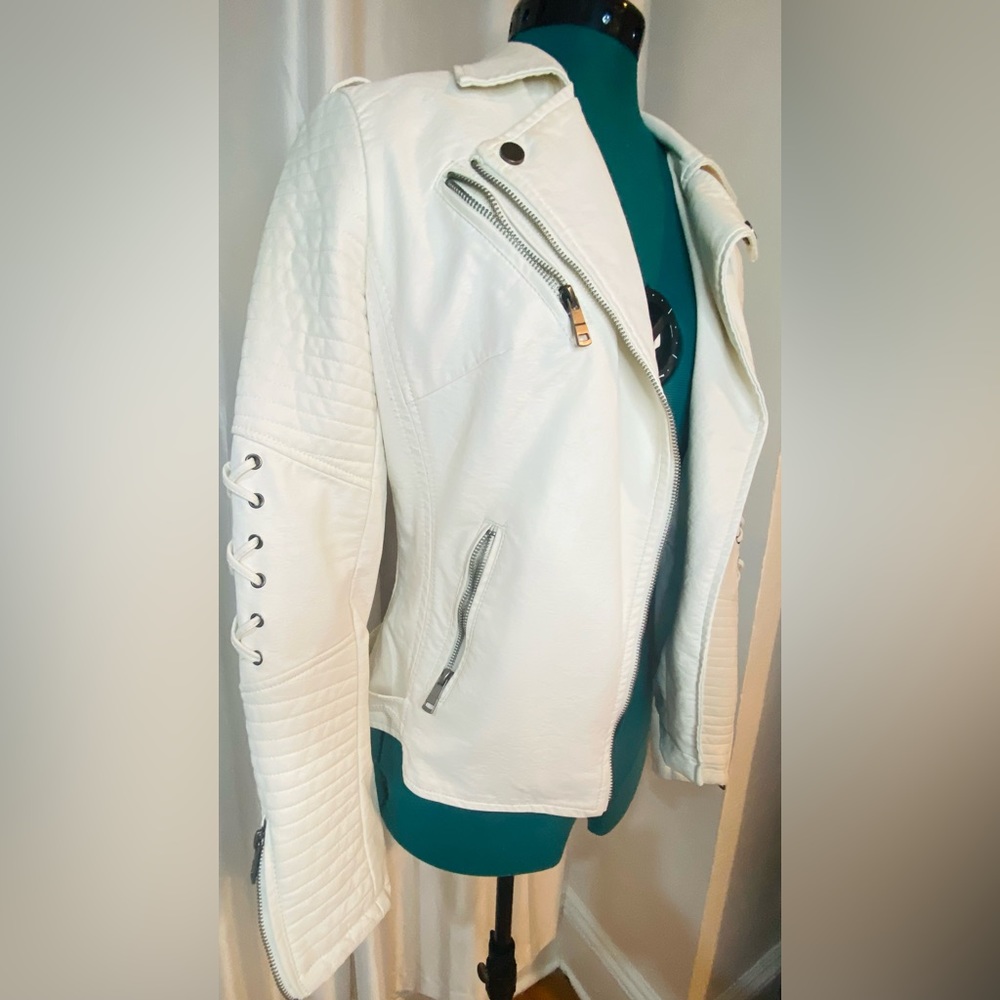 SALE !!!!! VIDEO AVAILABLE. White jacket , leather Jacket, biker jacket